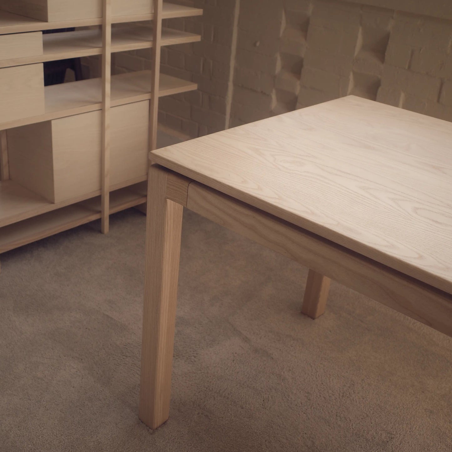 FLOAT DINING TABLE