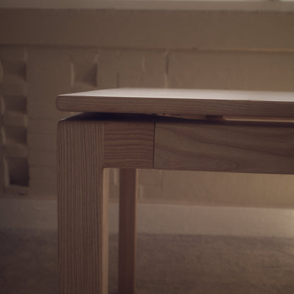 FLOAT DINING TABLE