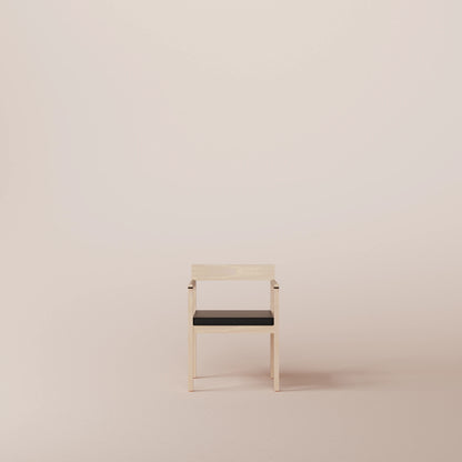 SLOT CHAIR