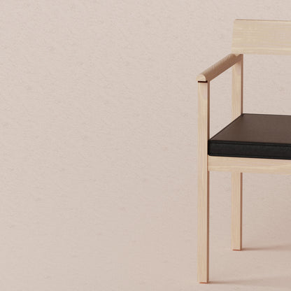 SLOT CHAIR